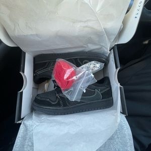 Jordan 1 travis scott phantom